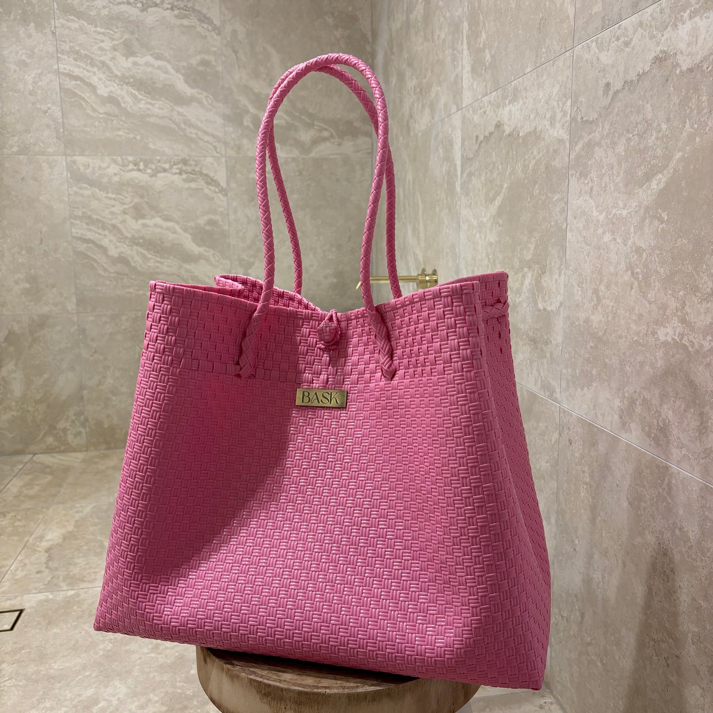 Oversized Bask - Cosmopolitan